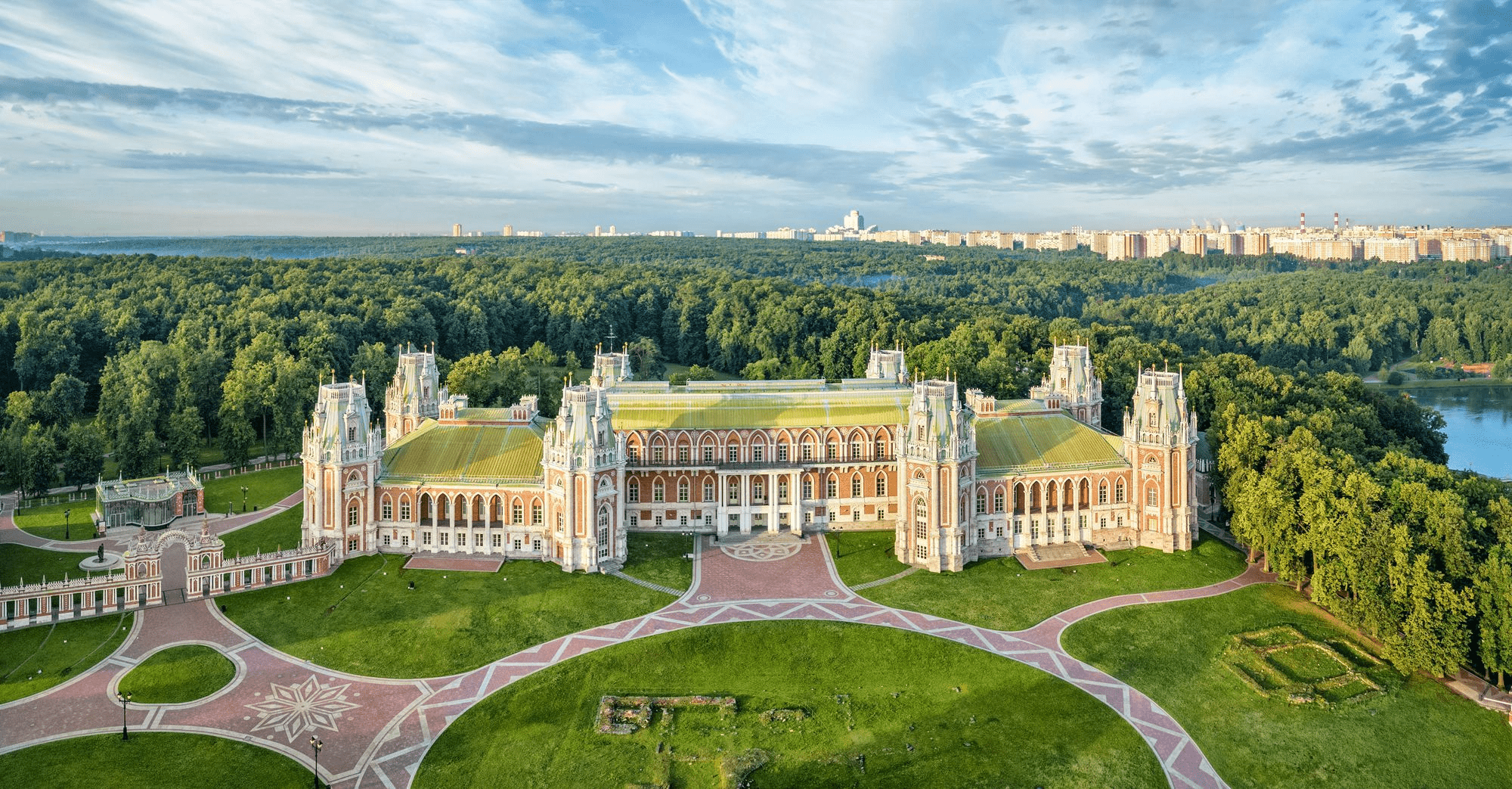 Музеи заповедники презентация. Дворцово-парковый ансамбль Царицыно большой дворец. Царицыно музей-заповедник. Пелла (дворцово-парковый ансамбль) Отрадное.