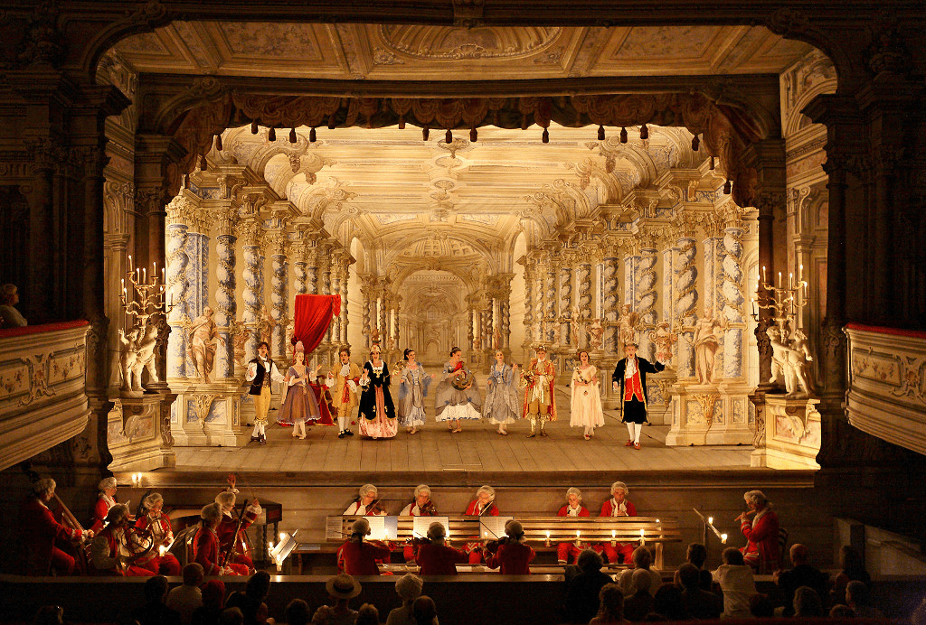 Музыкальное и театральное искусство в XVIII веке